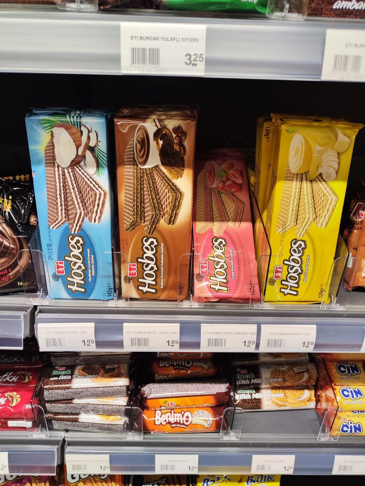 Wafelverpakkingen rechtop tussen transparante verdelers